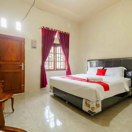 Reddoorz Near Bukit Kubu Berastagi Hotel Eksteriør billede