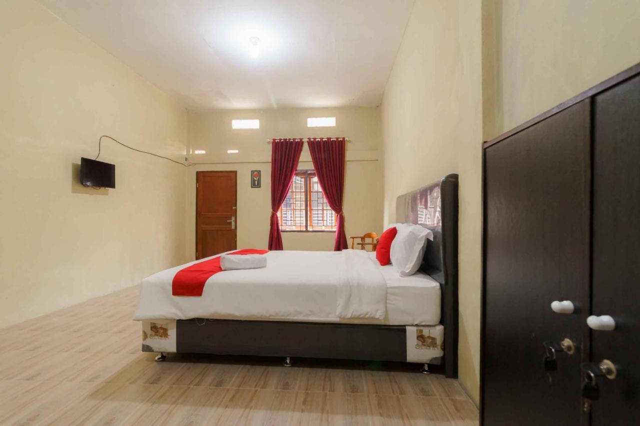Reddoorz Near Bukit Kubu Berastagi Hotel Eksteriør billede